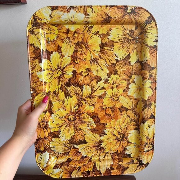 Vintage 1970s MCM Hippie Cottagecore Floral Metal TV Snack Tray with Folding Leg - Picture 10 of 10